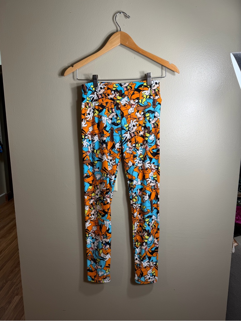 LuLaRoe Disney Goofy Leggings One Size